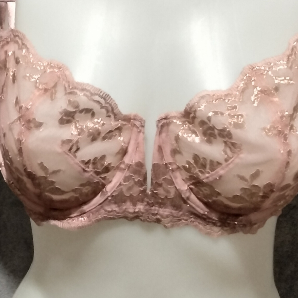 Victoria Secret - Picture 2 of 8